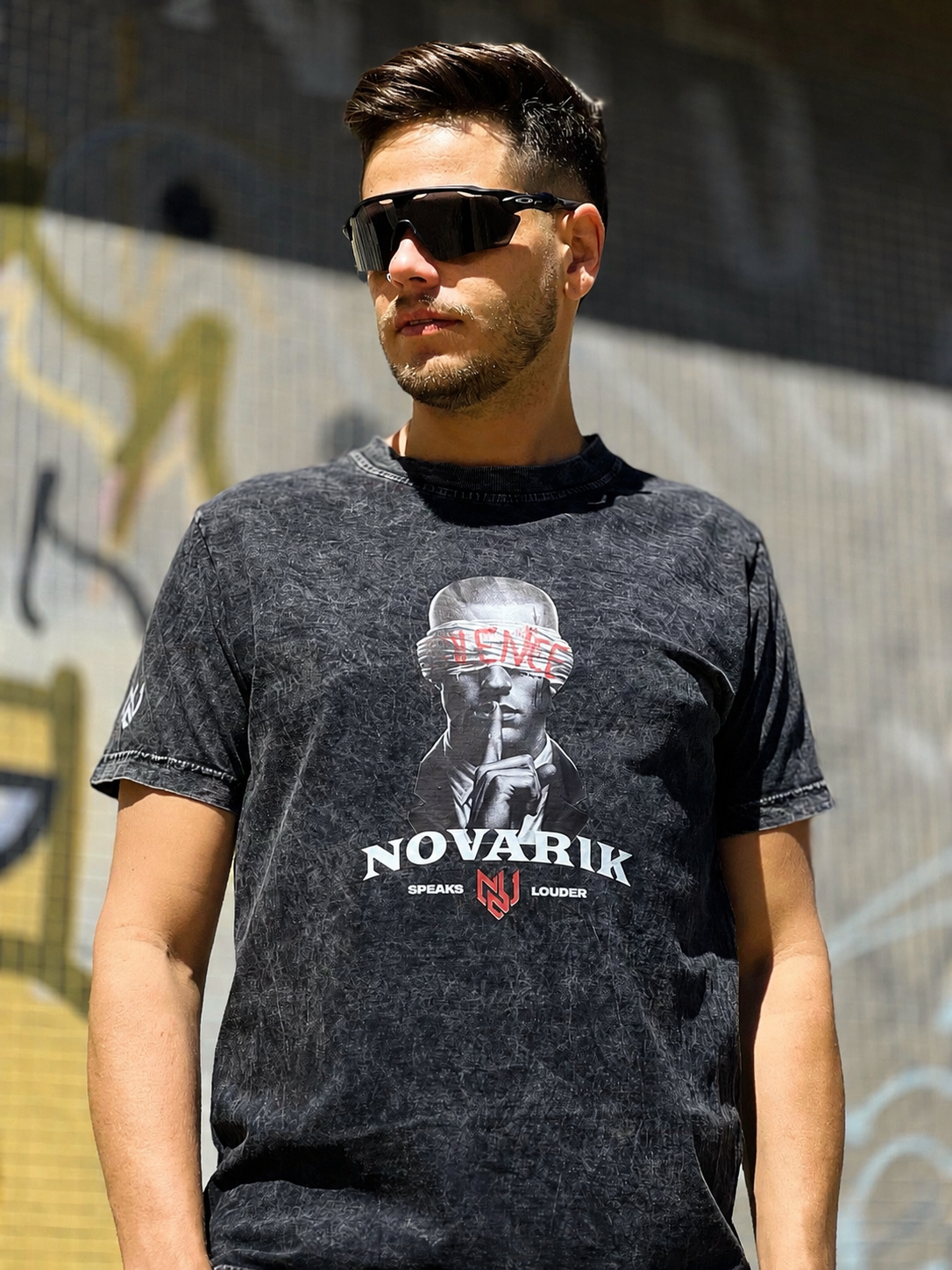 Camiseta Silent Movement Preta Estonado