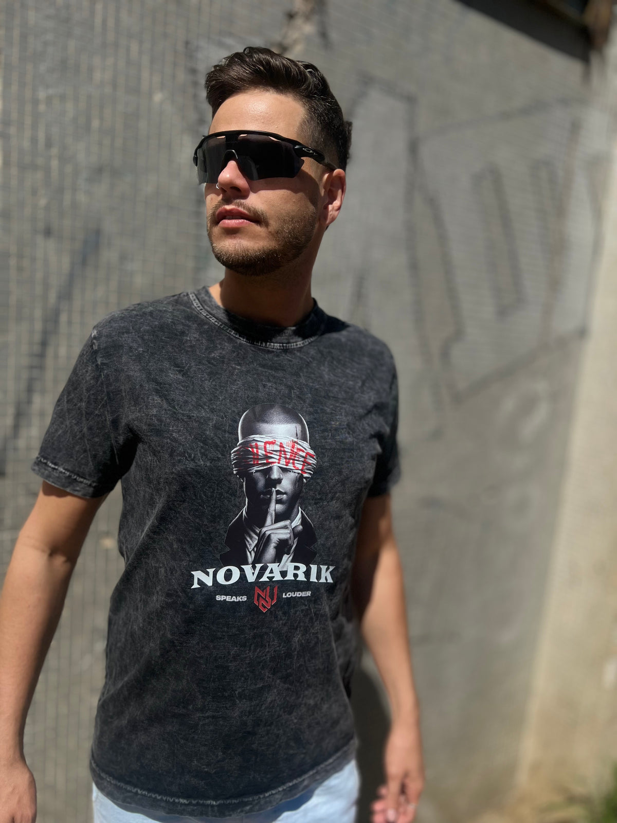 Camiseta Silent Movement Preta Estonado